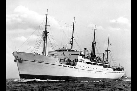 Selandia featured two eight-cylinder, four-stroke, 1,250 hp diesel engines, of a design with both crossheads and piston rods.